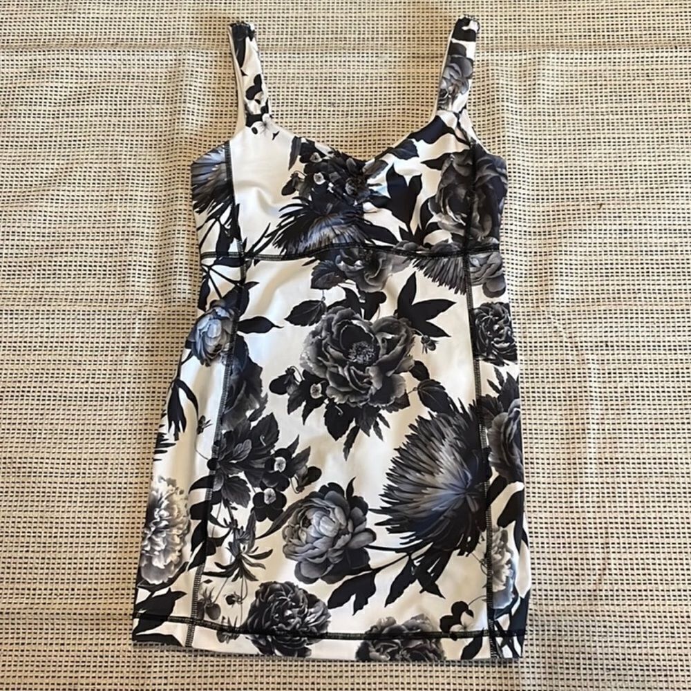 Lululemon black and white flower tank top